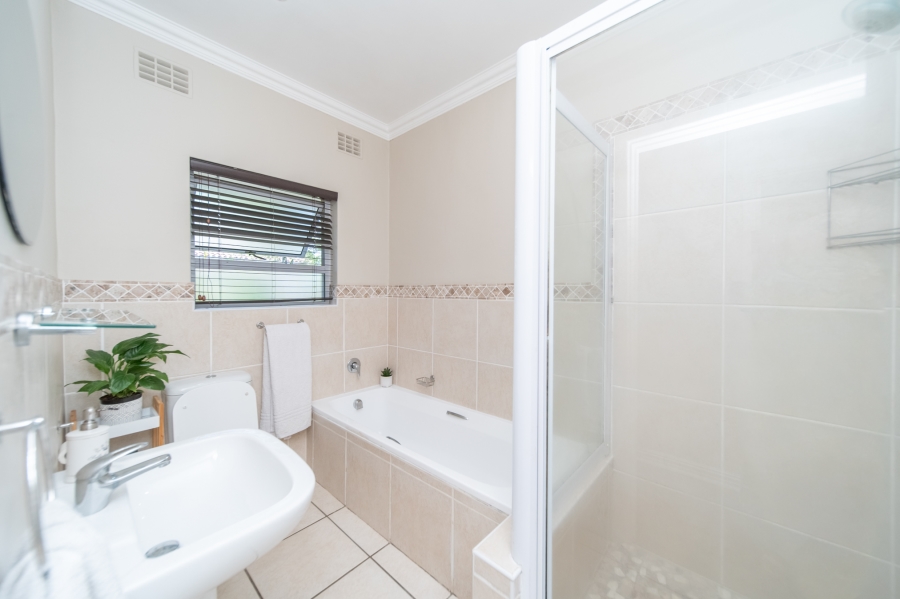 4 Bedroom Property for Sale in Bonza Bay Eastern Cape